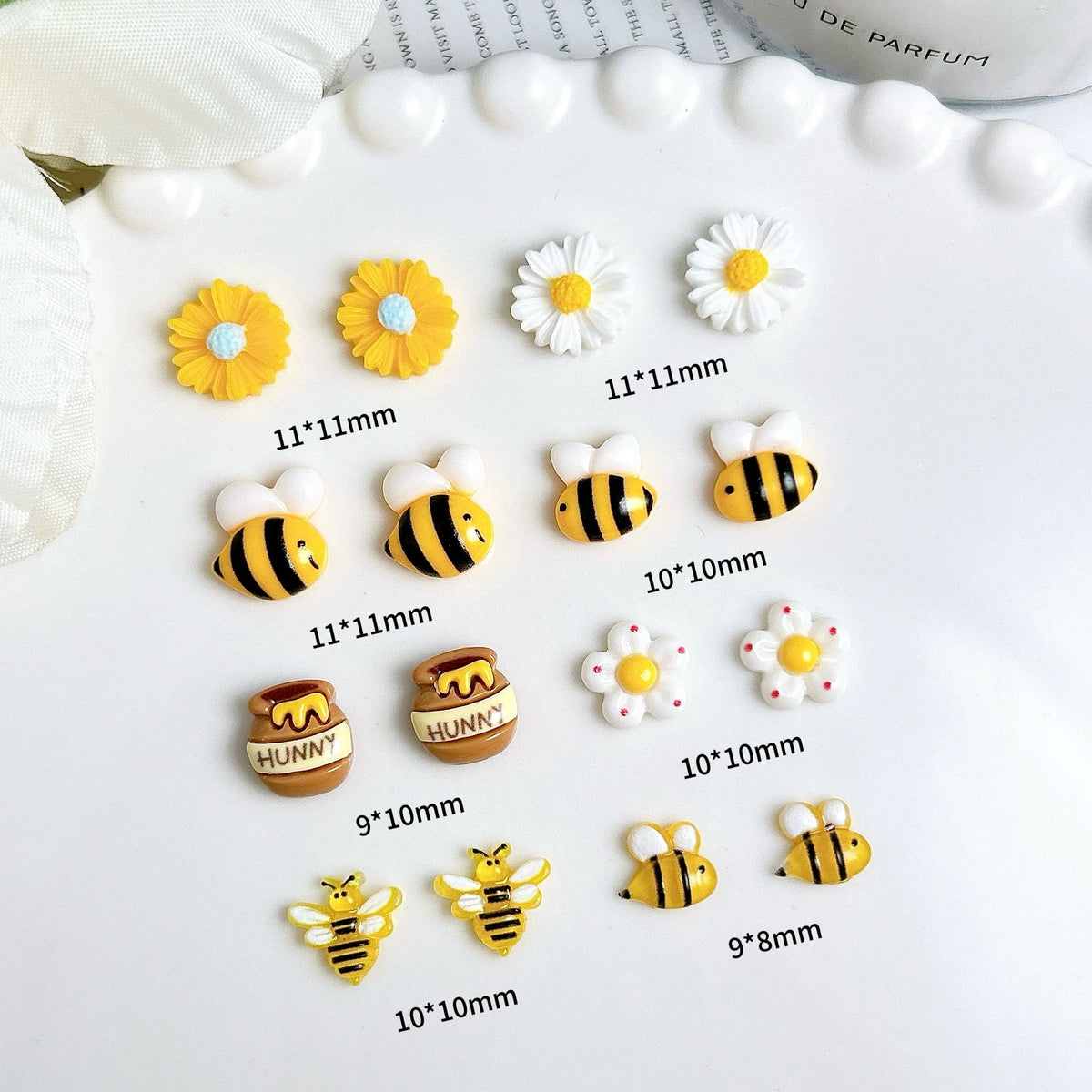 Bee and daisy 3D nail charms – image 7