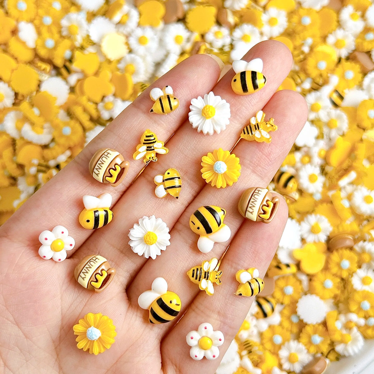 Bee and daisy 3D nail charms – image 5