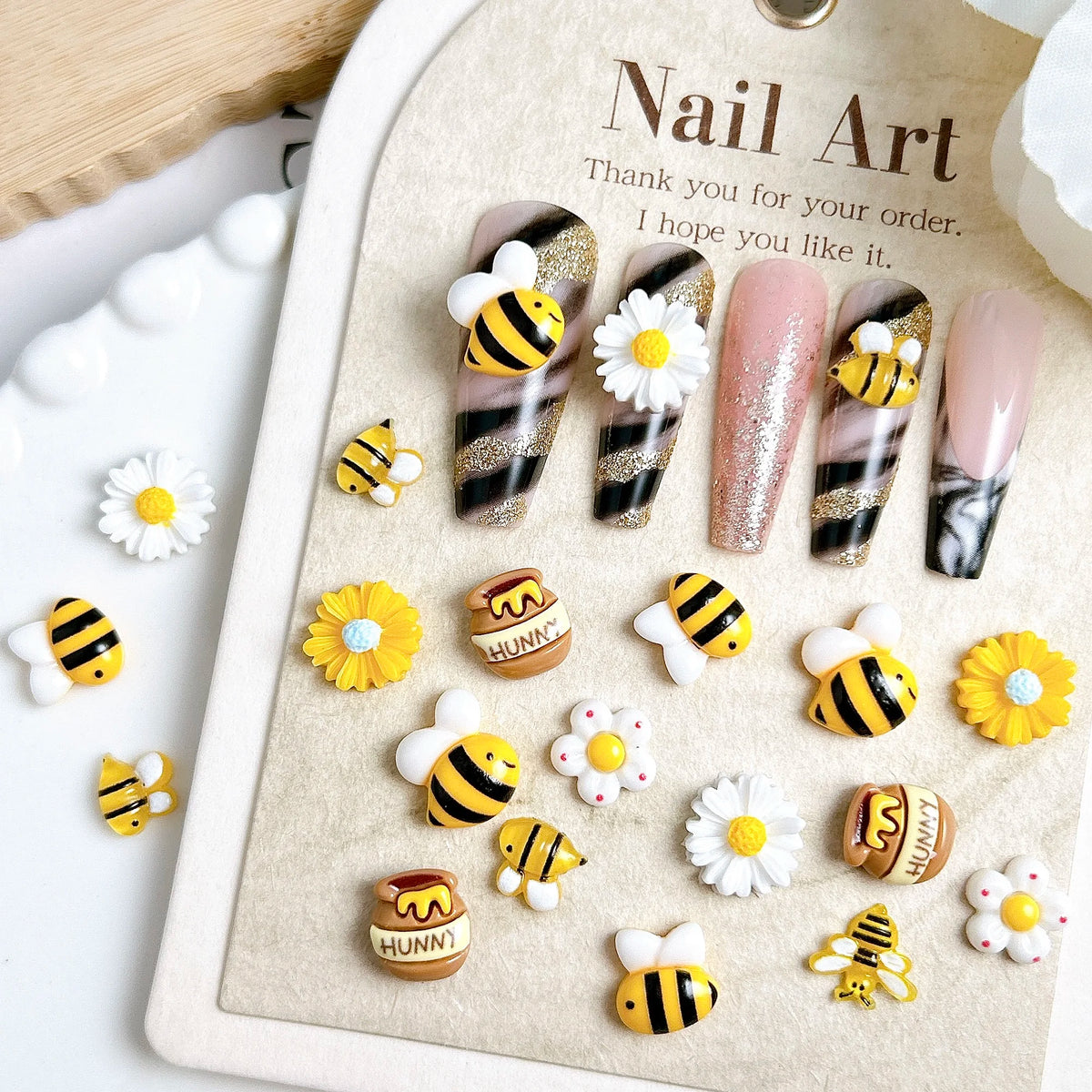 Bee and daisy 3D nail charms – image 3